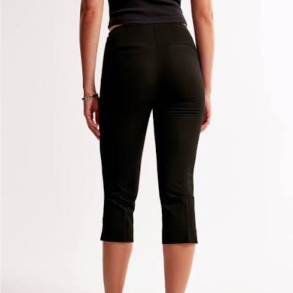 Abercrombie Low Rise Pintuck Capri Pant - Picture 3 of 10